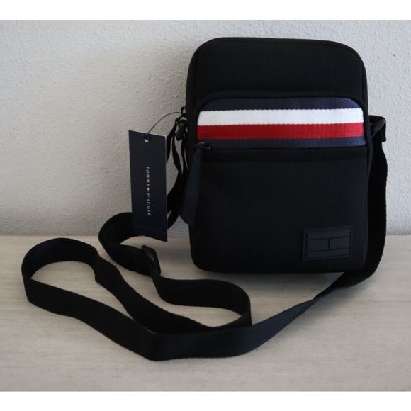 Tommy Hilfiger 69J8610 001 Unisex Sz Small Black Crossbody Camera Bag Purse - Picture 1 of 11